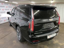 Cadillac Escalade - 4
