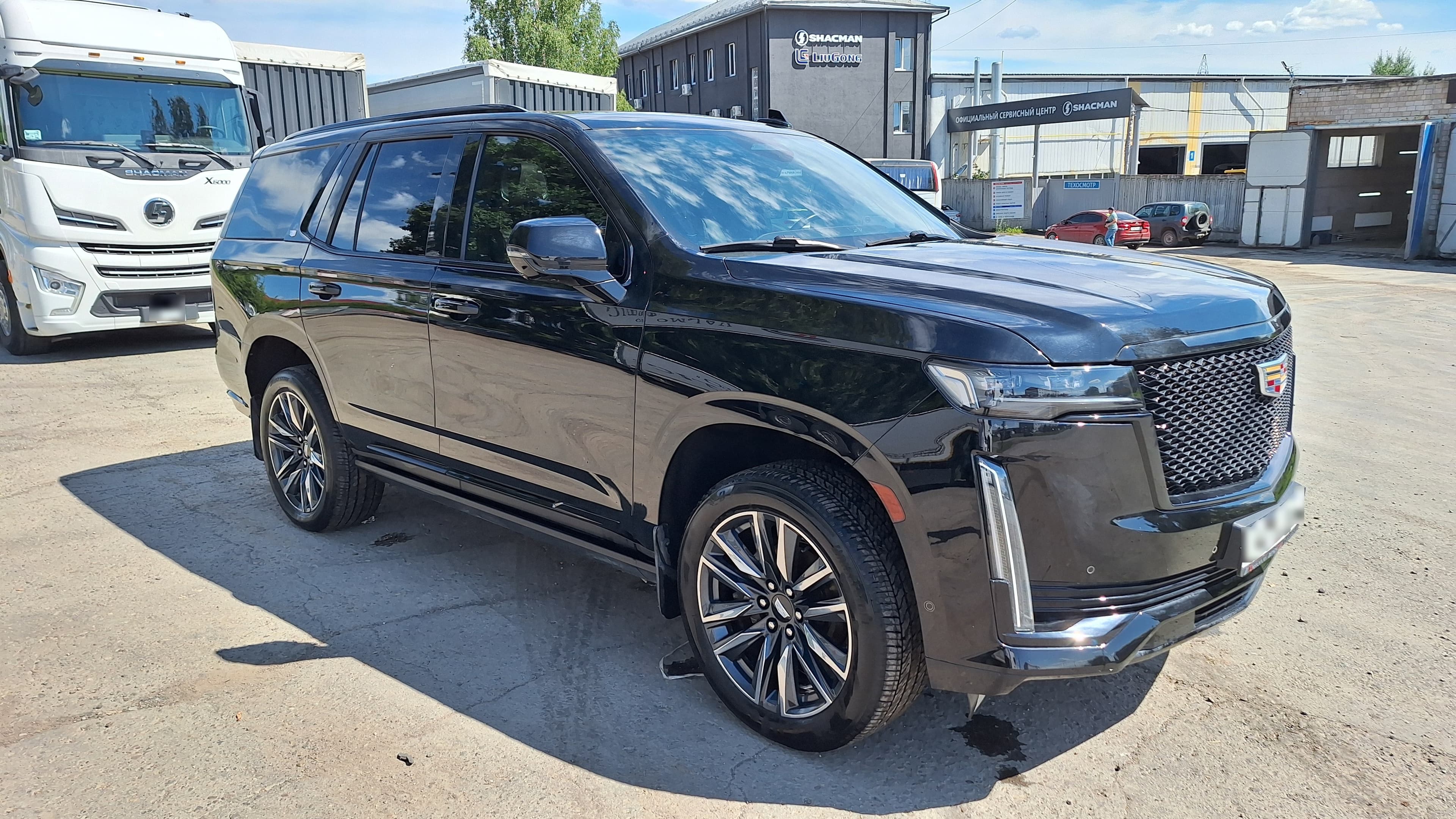 Cadillac Escalade - 2