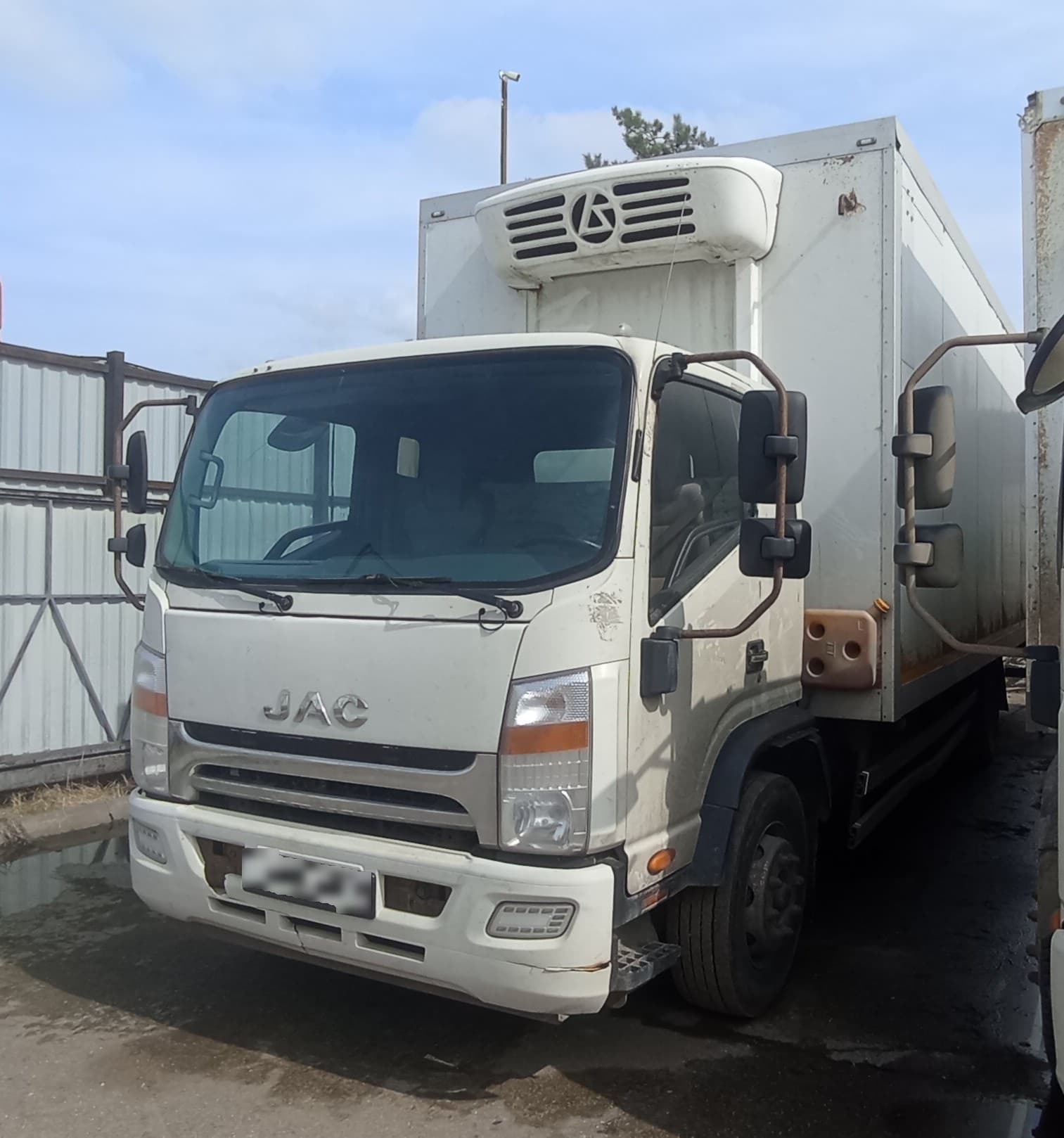 Рустрак 5389* на шасси JAC N120 4x2 Изотермический/рефрижератор с гидробортом - 1