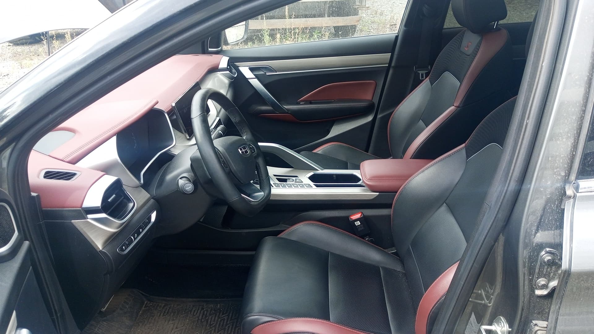 Geely Coolray - 5