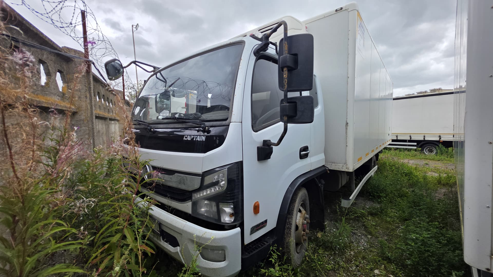 Меткомплекс C12* на шасси Dongfeng C120 4x2 Изотермический/рефрижератор - 1