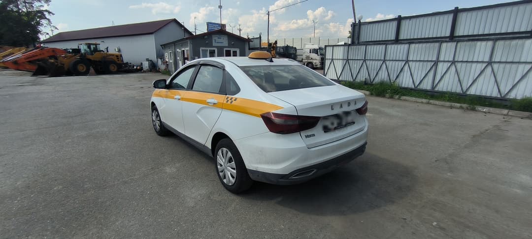 Lada Vesta седан - 4