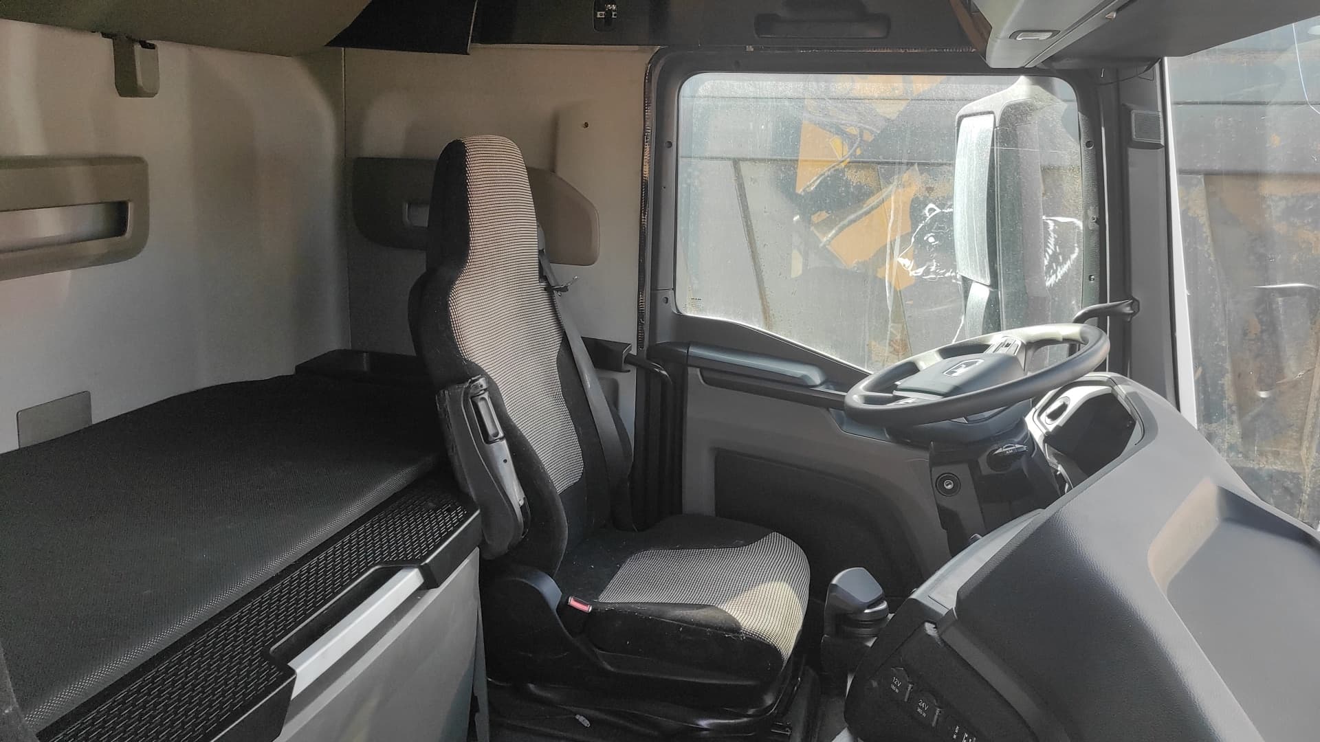 MAN TGX 4X2 Седельный тягач - 7