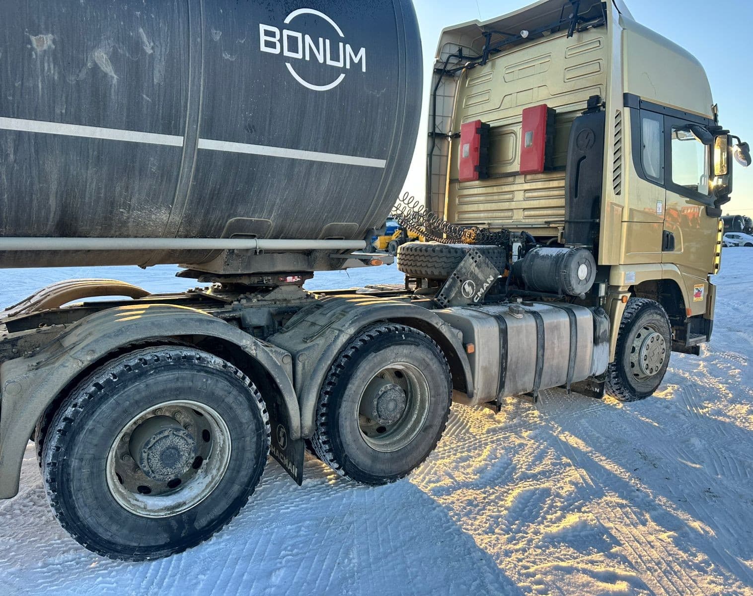Shacman (Shaanxi) SX* 6x4 Седельный тягач - 3
