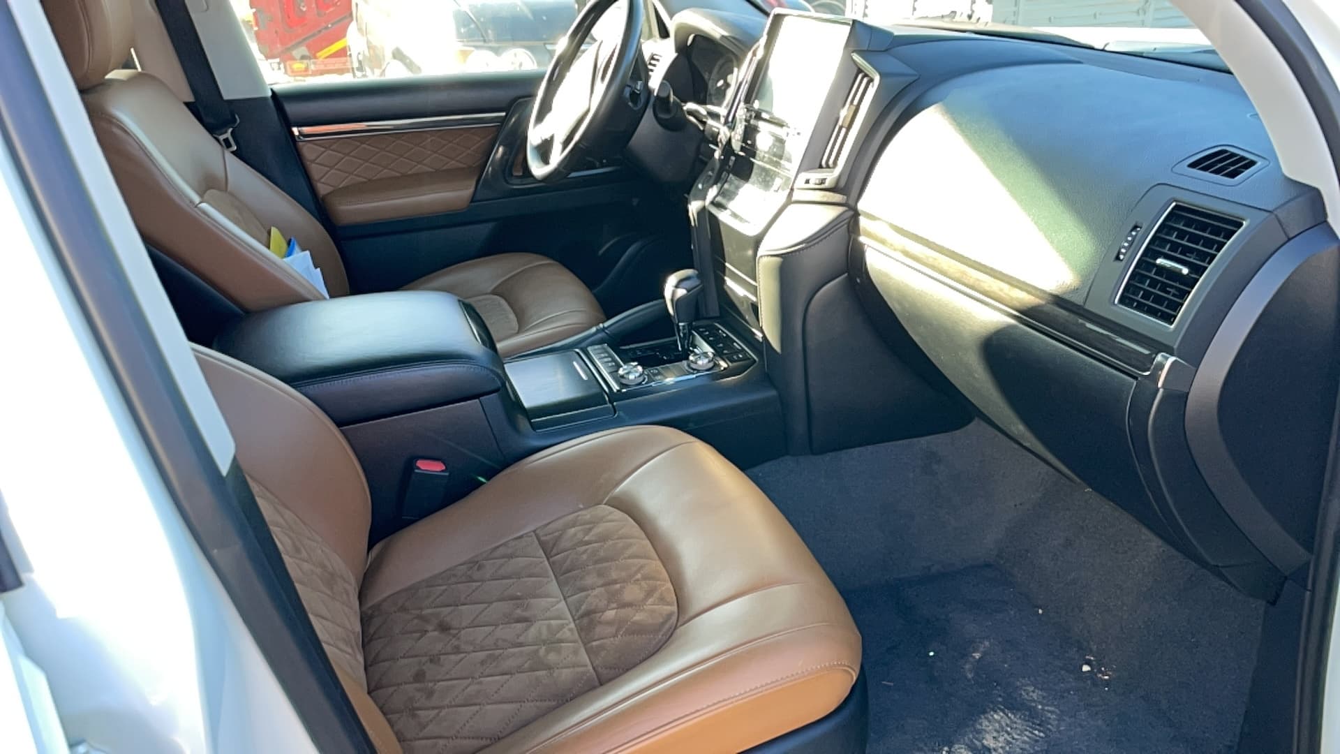 Toyota Land Cruiser 200 - 6
