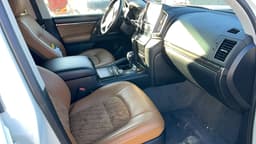 Toyota Land Cruiser 200 - 6