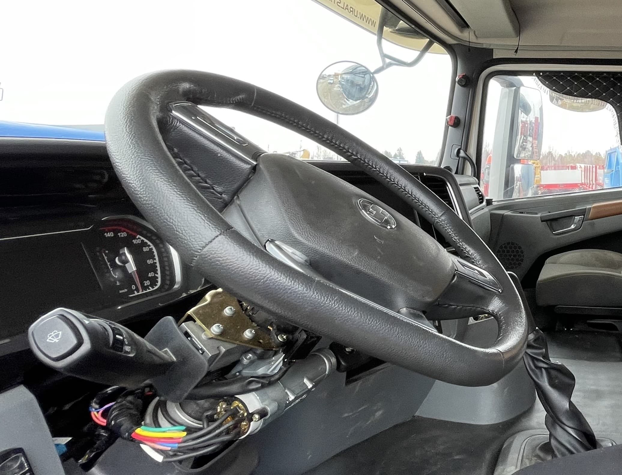 Уралспецтранс 5453* на шасси Shacman SX3258 6x6 Автотопливозаправщик - 5