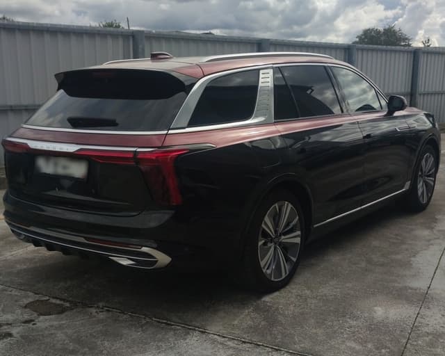 Hongqi E-HS9 - 3