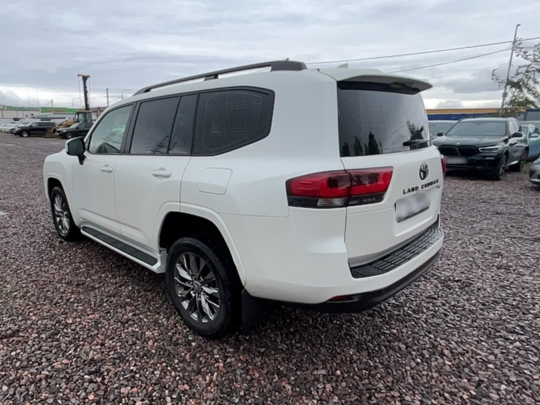 Toyota Land Cruiser 300 - 4