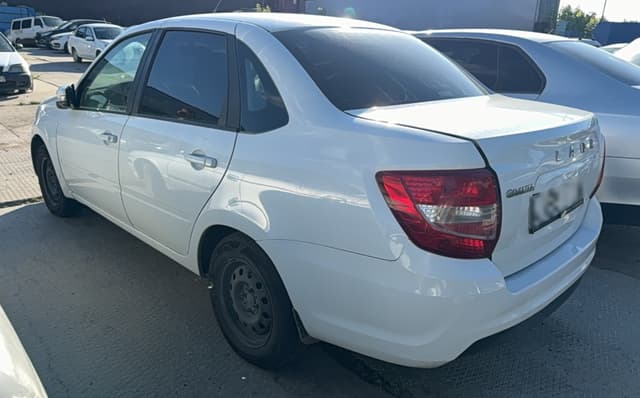Lada Granta седан - 4