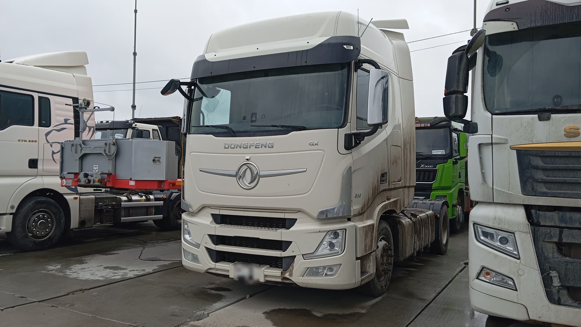 Dongfeng DFH 4x2 Седельный тягач - 1