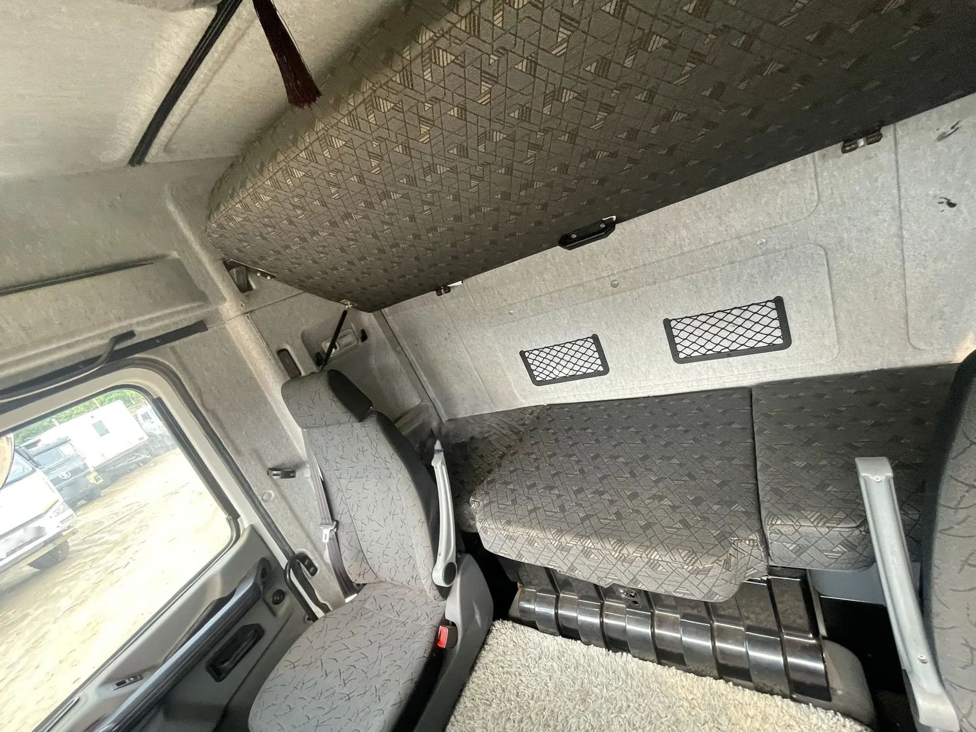 МАЗ 6430 6x4 Седельный тягач - 9