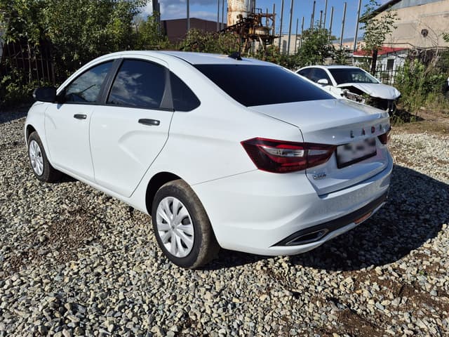 Lada Vesta седан - 4