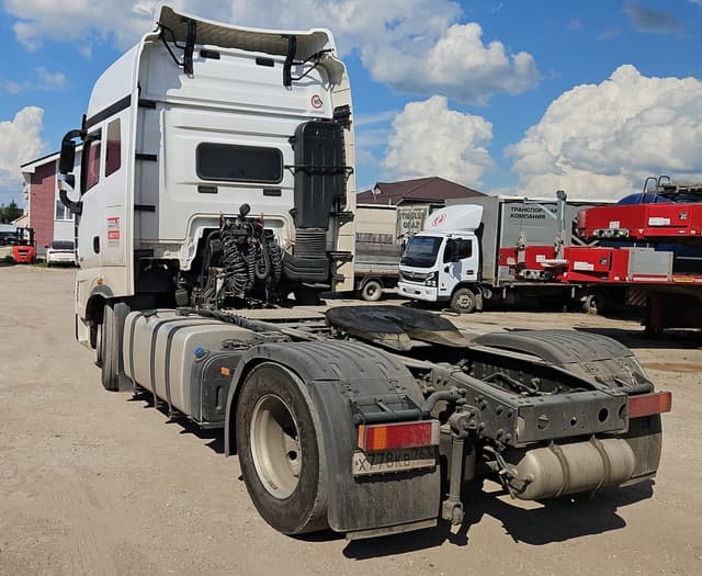 Sany HQC* 4x2 Седельный тягач - 4