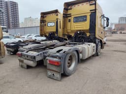 Hongyan CQ* 4x2 Седельный тягач - 3