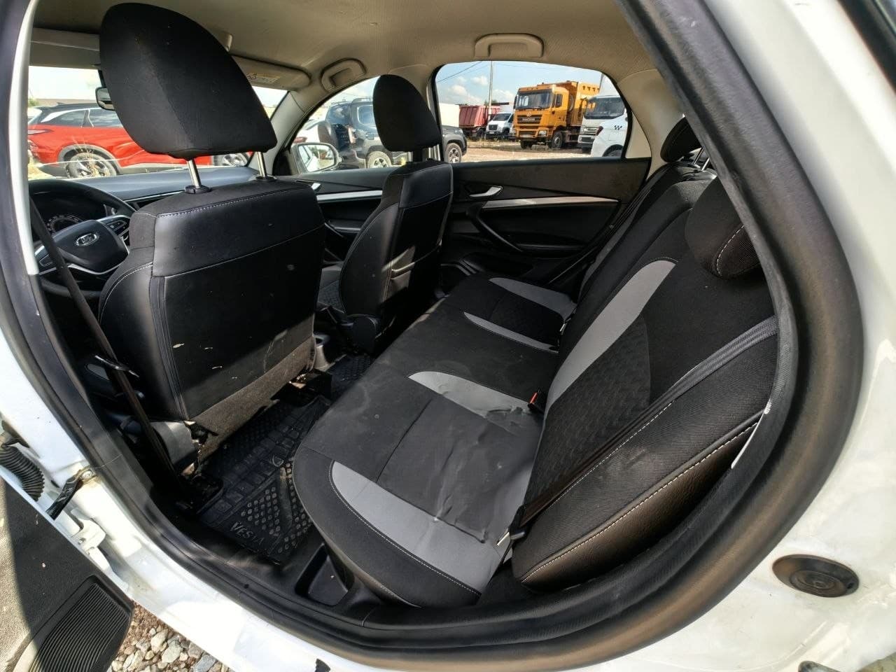 Lada Vesta седан - 8