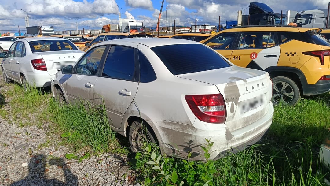 Lada Granta седан - 4