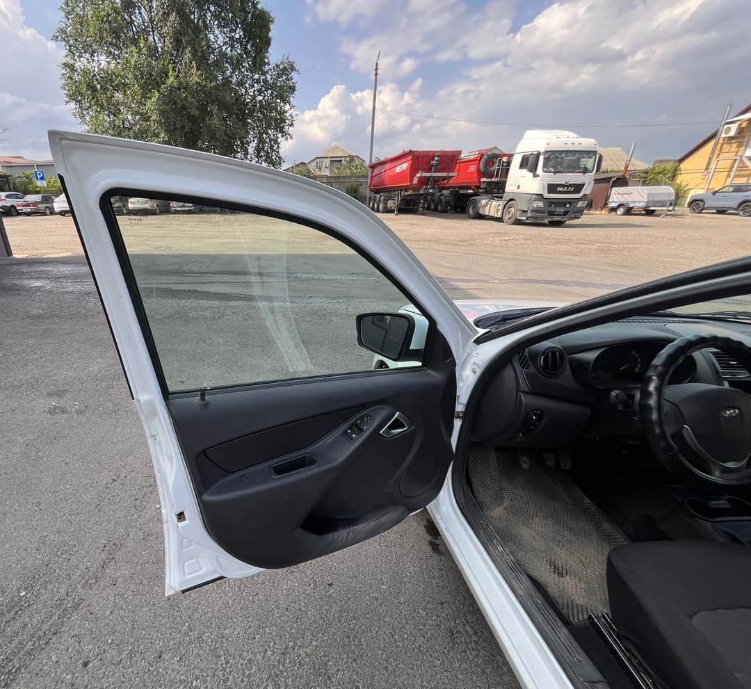 Lada Granta седан - 7