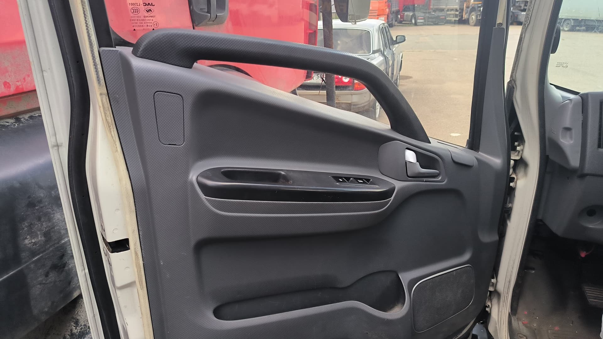 Рустрак 5389* на шасси JAC N120 4x2 Изотермический/рефрижератор с гидробортом - 5