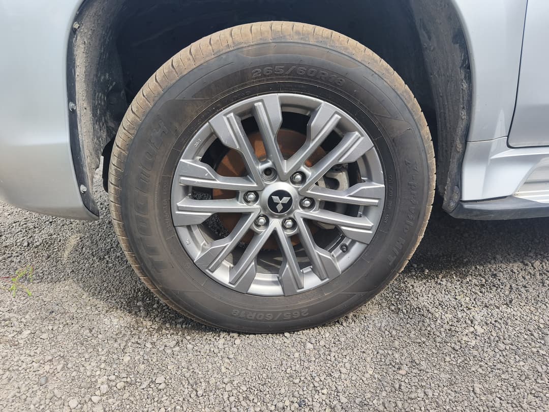Mitsubishi Pajero Sport - 10