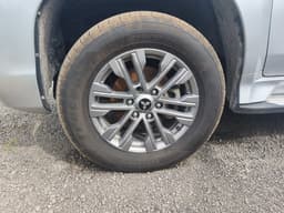Mitsubishi Pajero Sport - 10