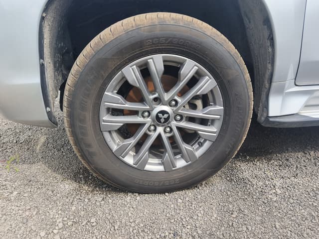 Mitsubishi Pajero Sport - 10
