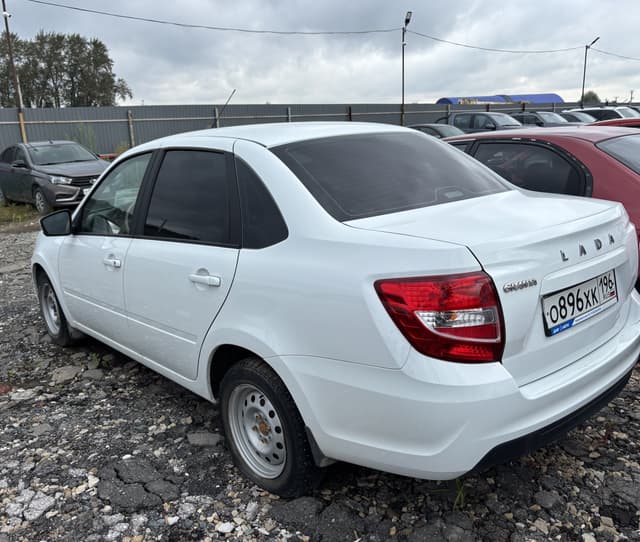 Lada Granta седан - 4