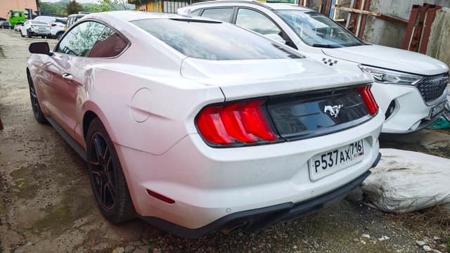 Ford Mustang - 4