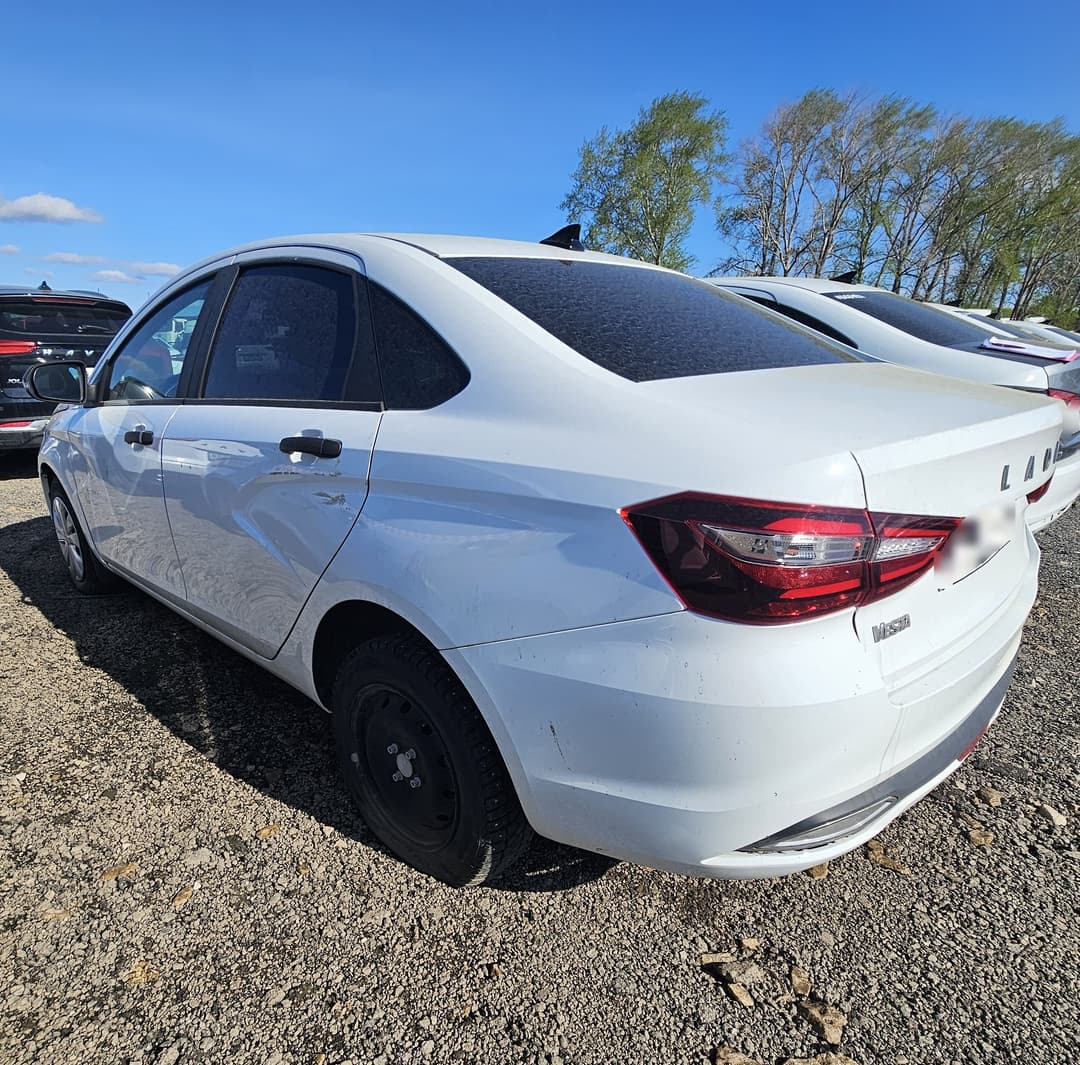 Lada Vesta седан - 4