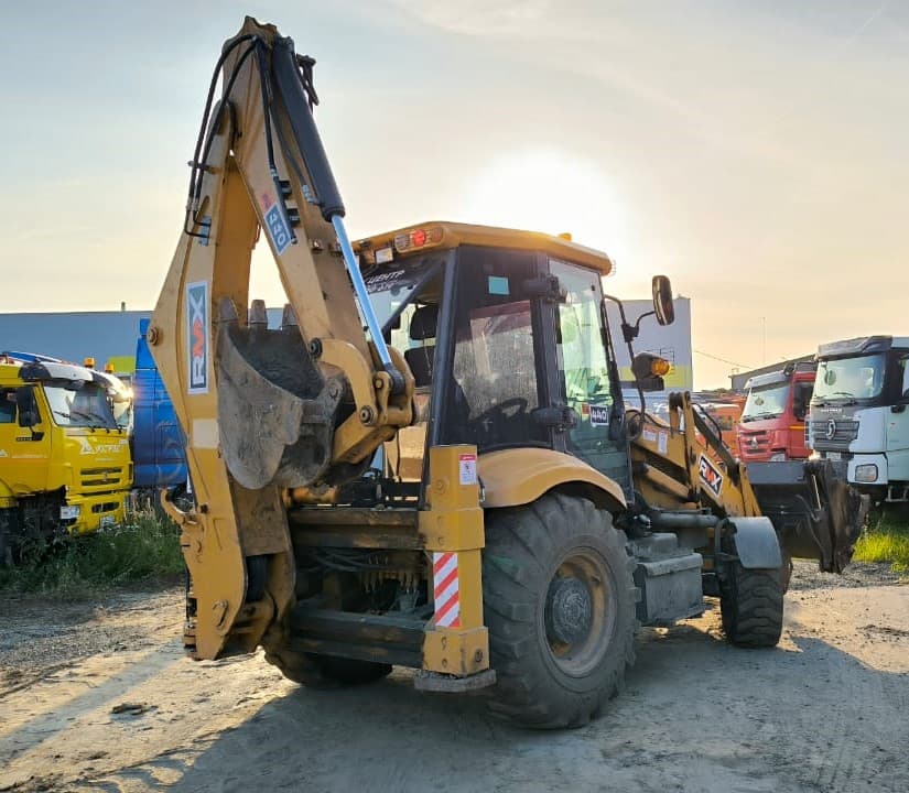 Runmax SE440 Экскаватор-погрузчик - 3