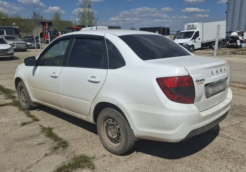 Lada Granta седан - 4
