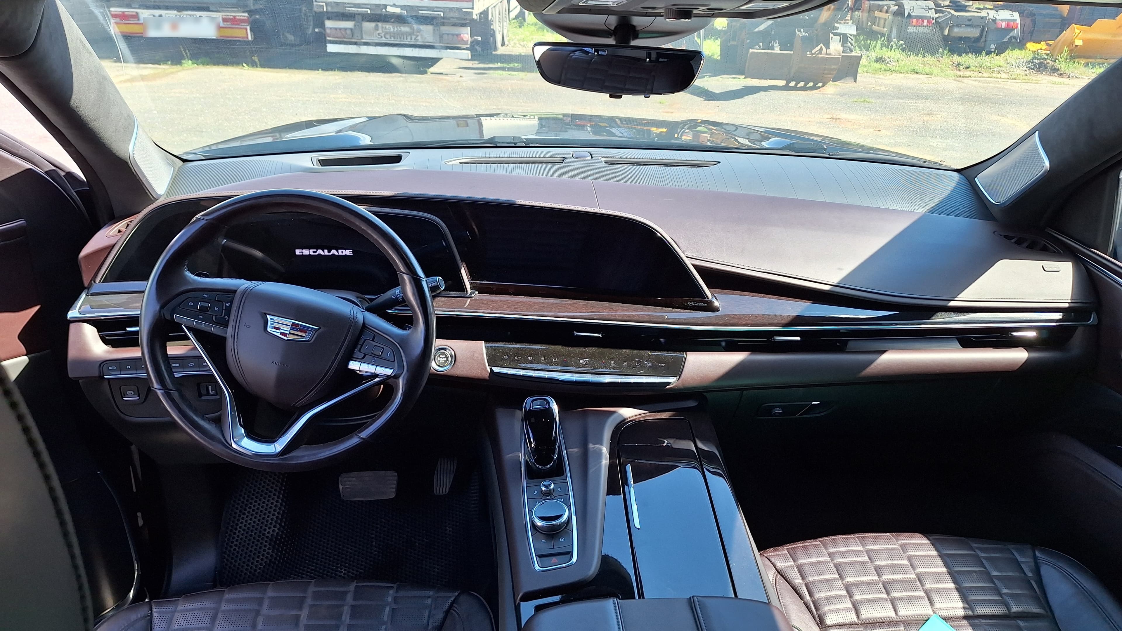 Cadillac Escalade - 5