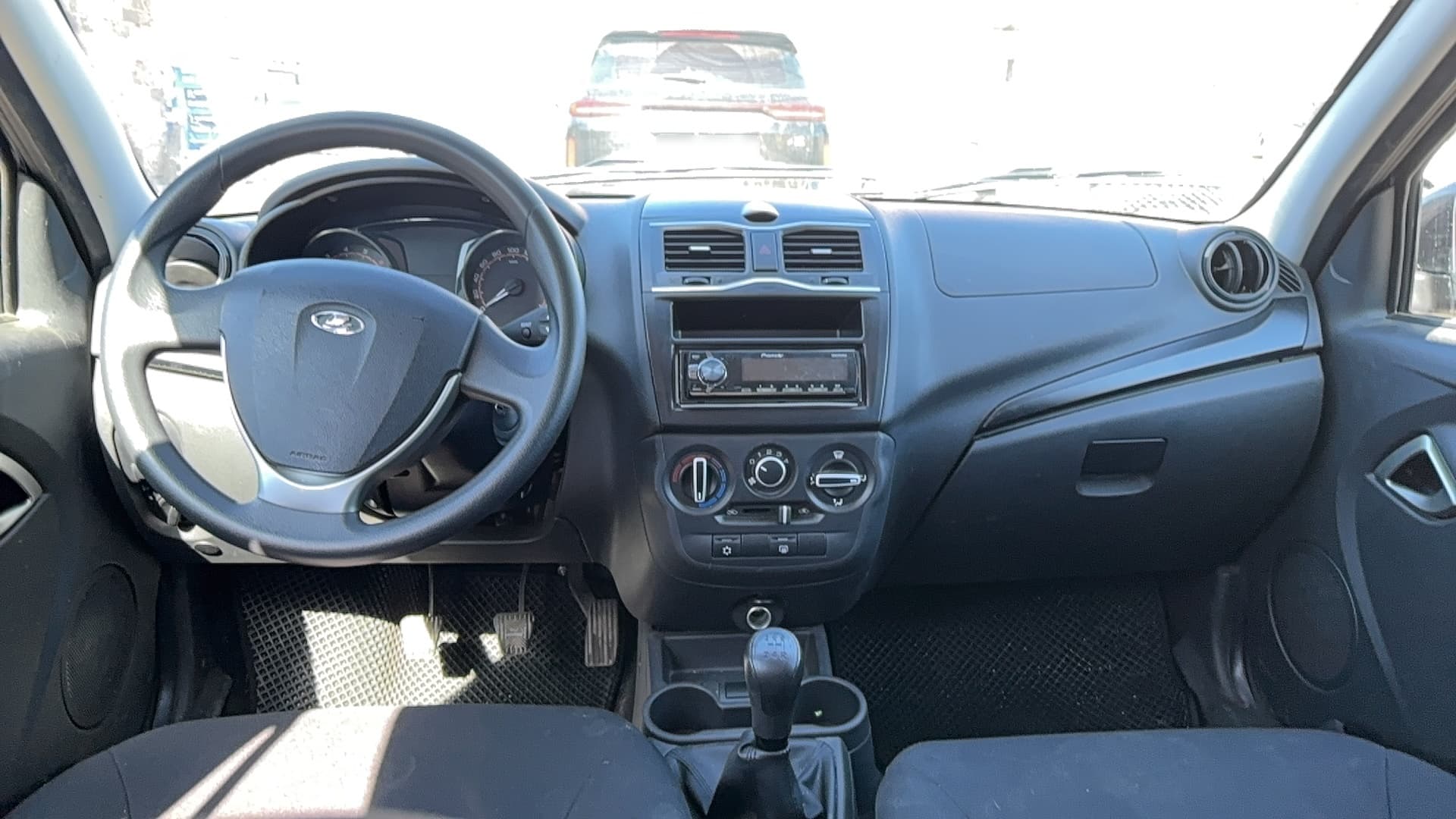 Lada Granta седан - 5