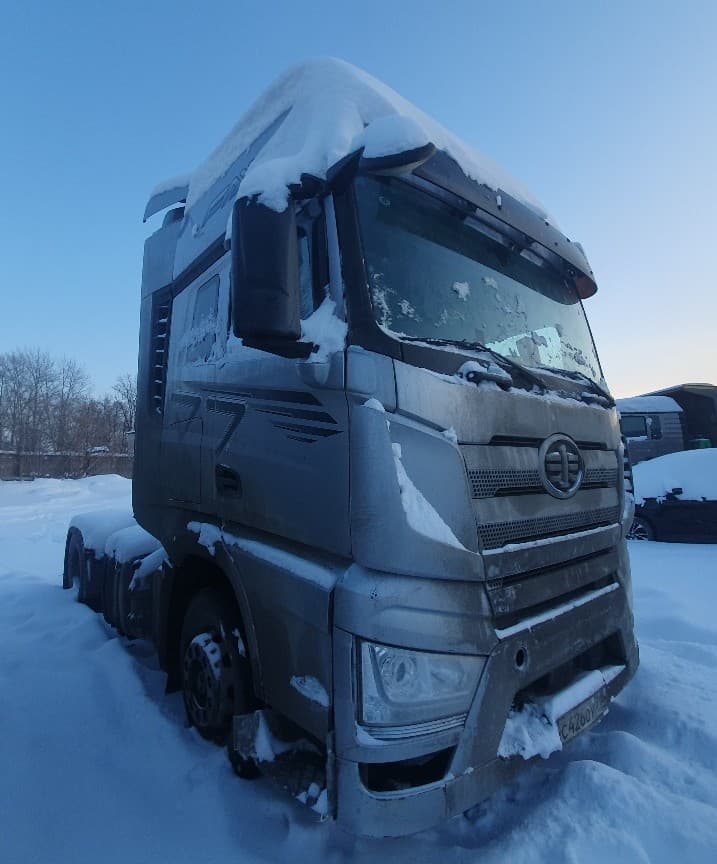 FAW J7 4x2 Седельный тягач - 2