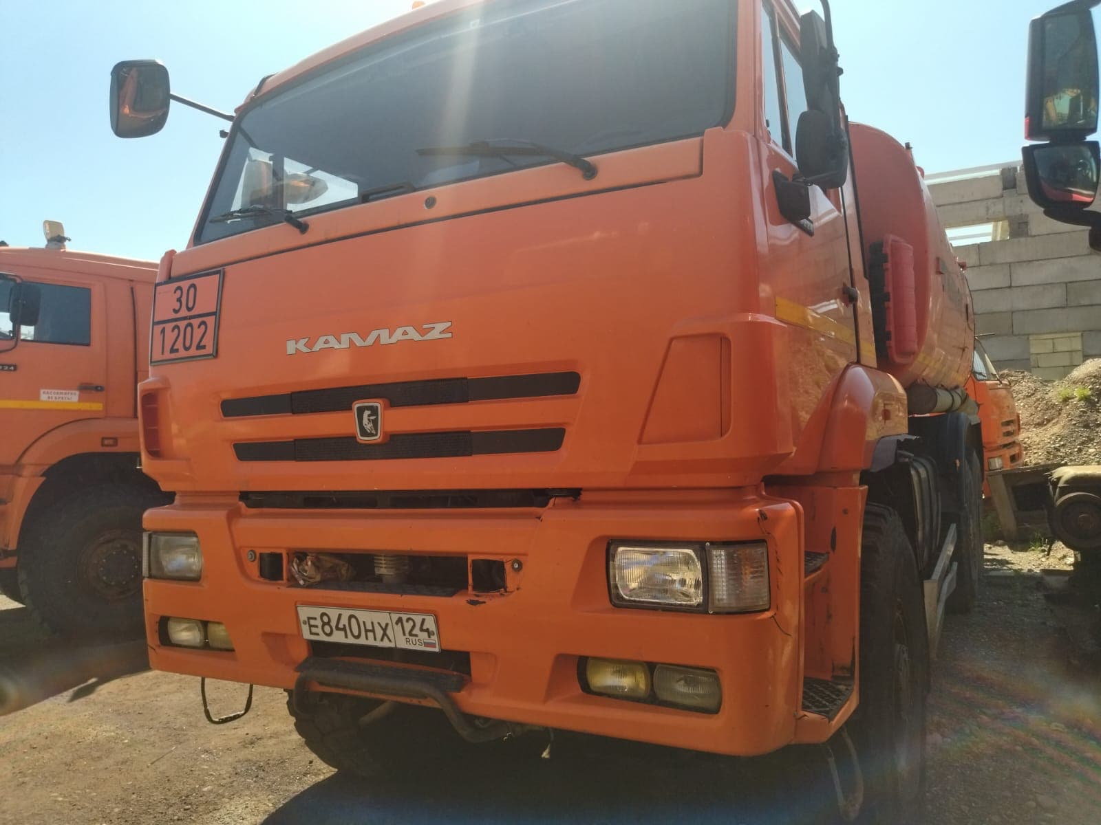 Камаз 65224 6X6 Автоцистерна нефтепромысловая - 1
