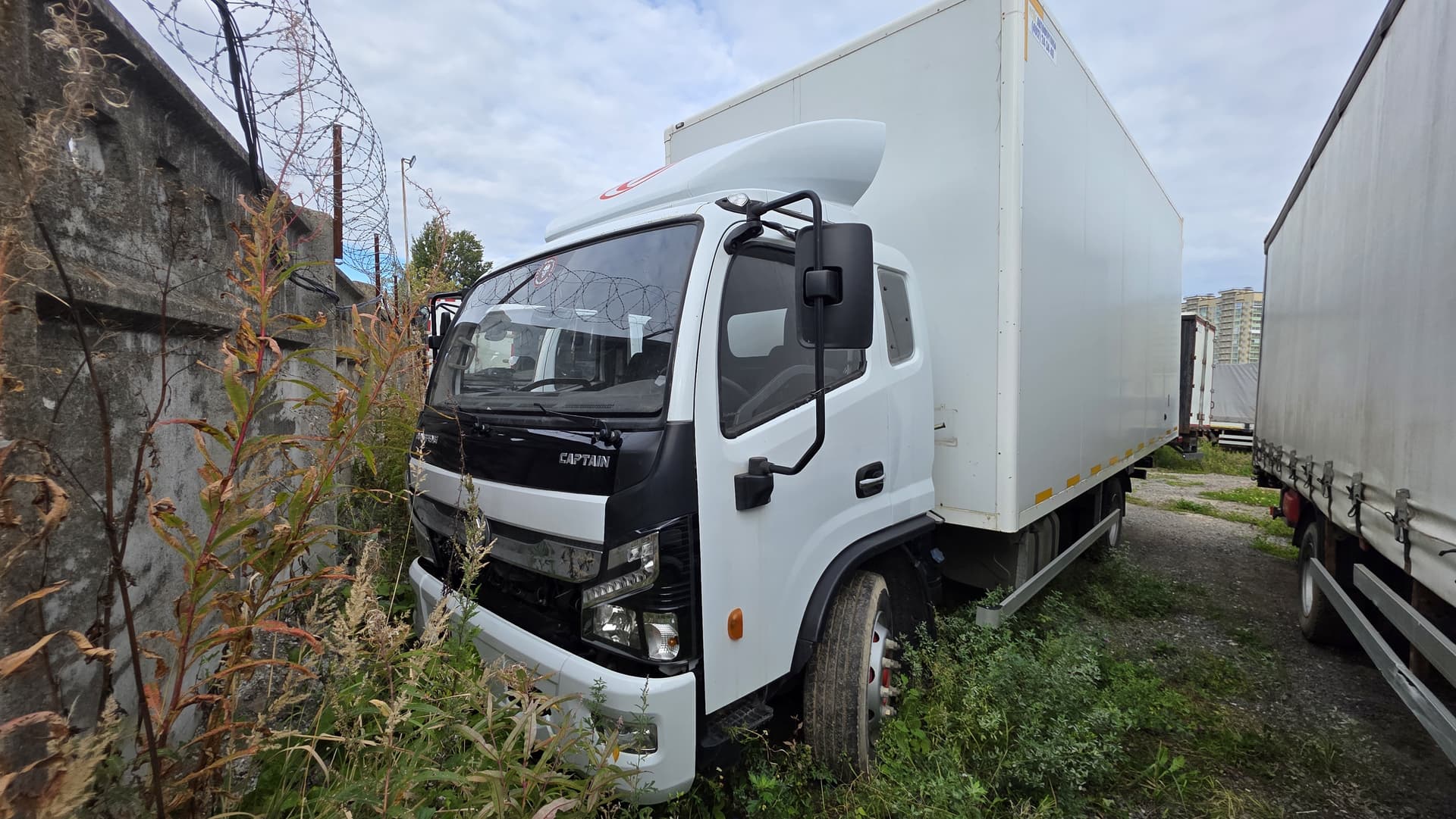 Меткомплекс C12* на шасси Dongfeng C120 4x2 Изотермический/рефрижератор - 1