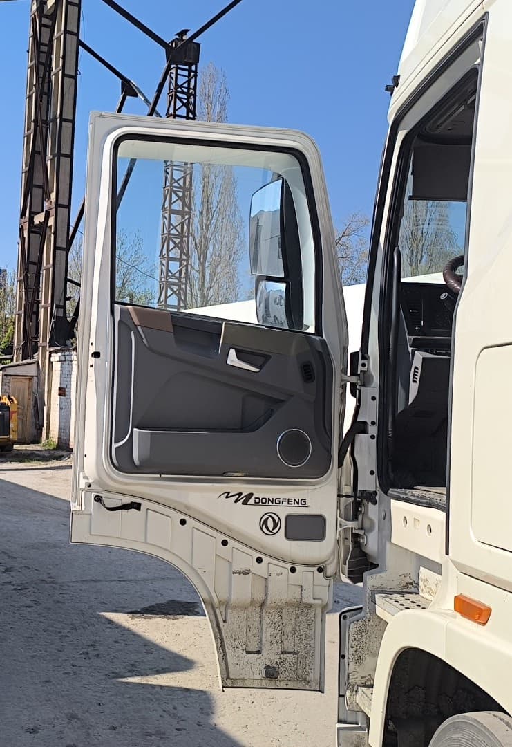 Dongfeng DFH 4x2 Седельный тягач - 8