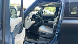 Land Rover Defender 110 - 6