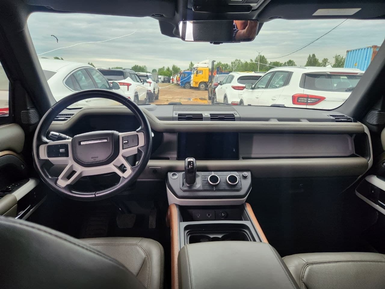 Land Rover Defender 110 - 5