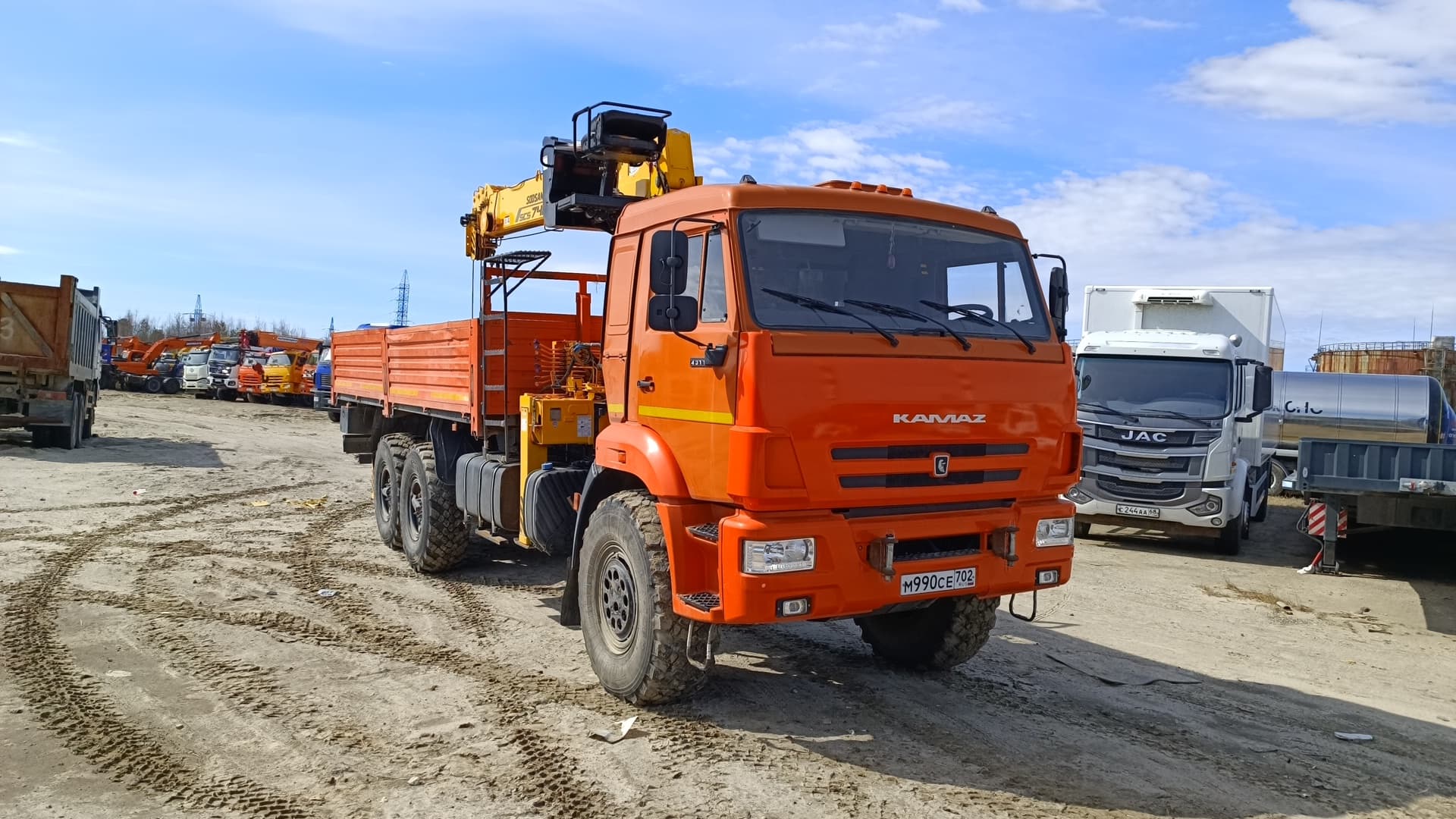 Камаз 43118 6x6 Бортовой с КМУ - 2
