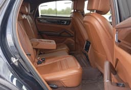 Porsche Cayenne - 9