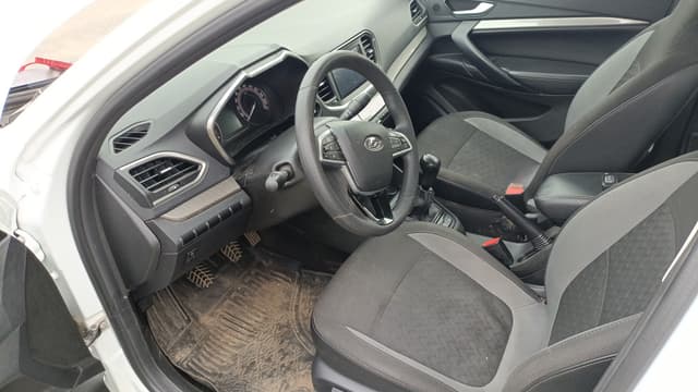 Lada Vesta седан - 6