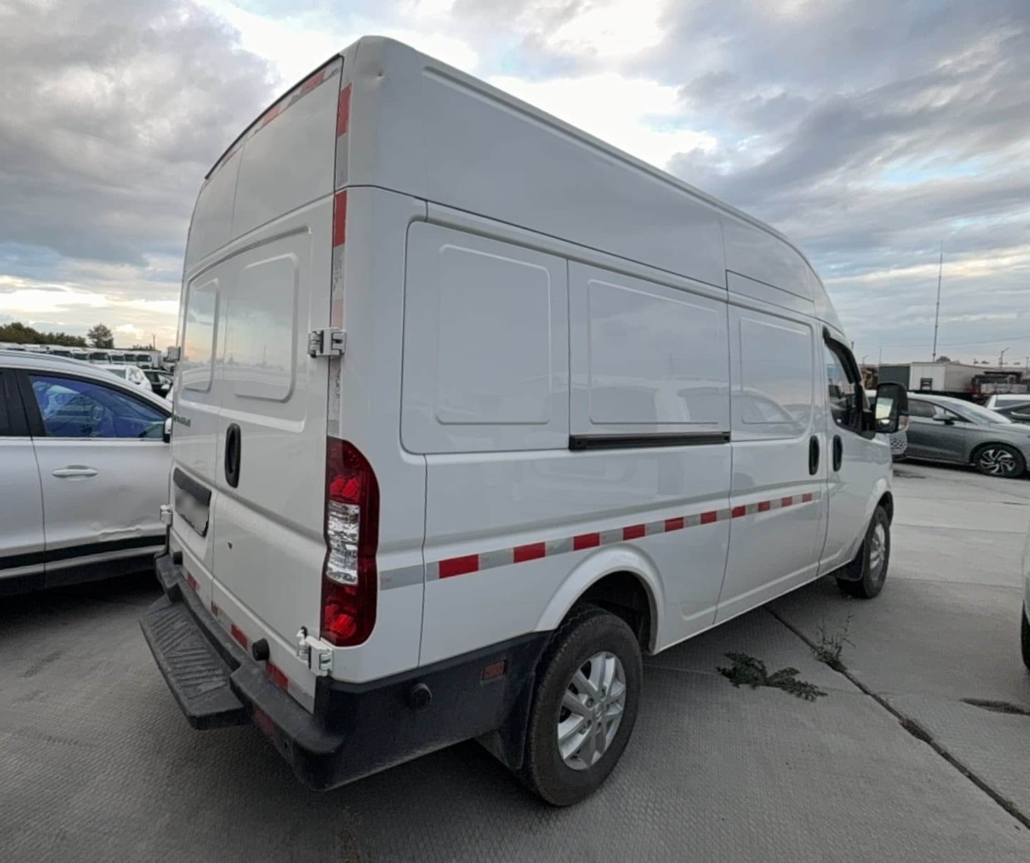 Dongfeng K33* Цельнометаллический - 3