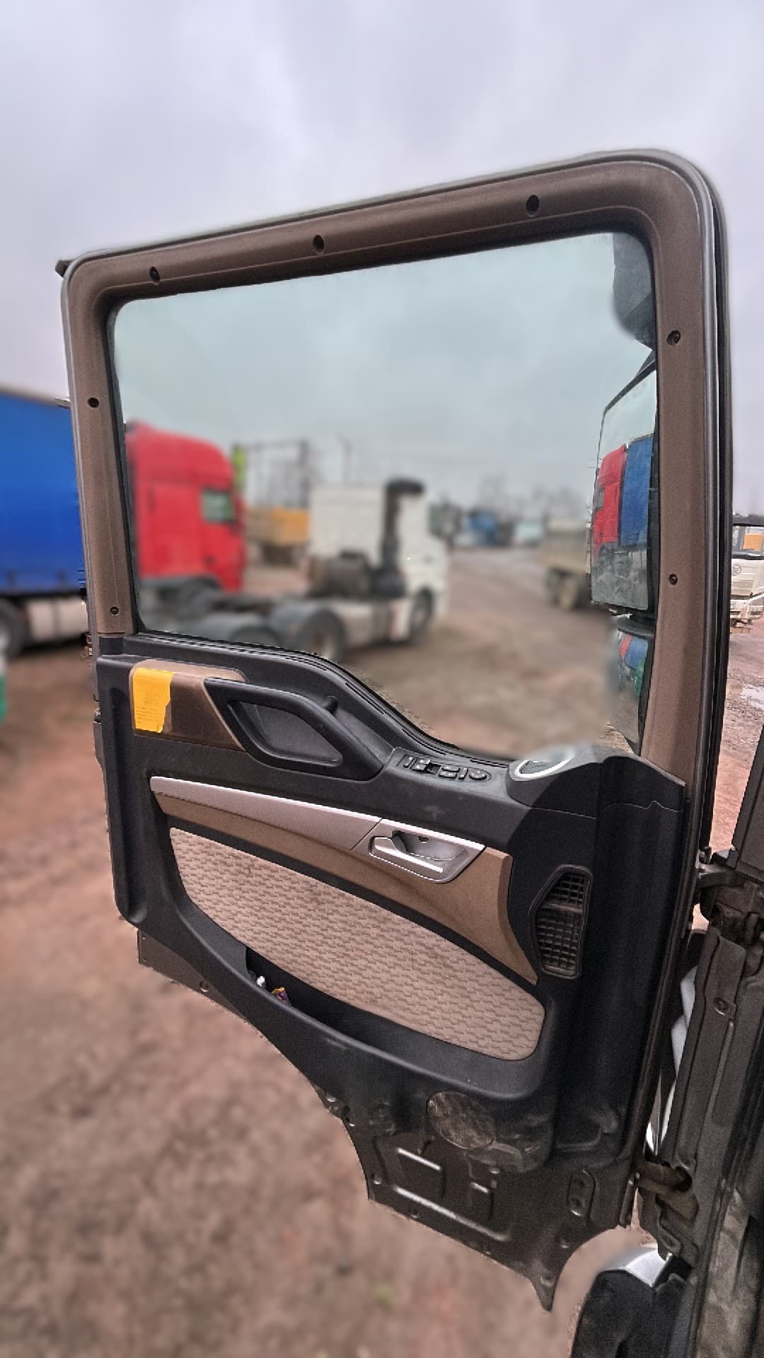 Howo T5G 6x4 Бортовой с КМУ - 8