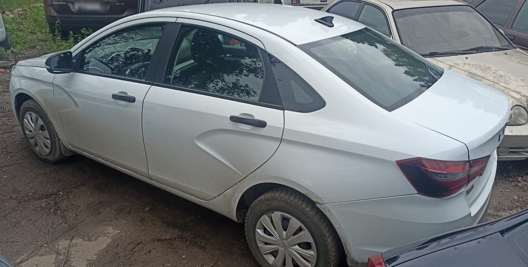 Lada Vesta седан - 4