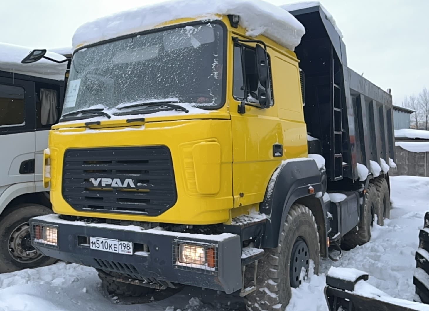 Завод Спецмаш SM02* на шасси Ural 6370 6x6 Самосвал - 1