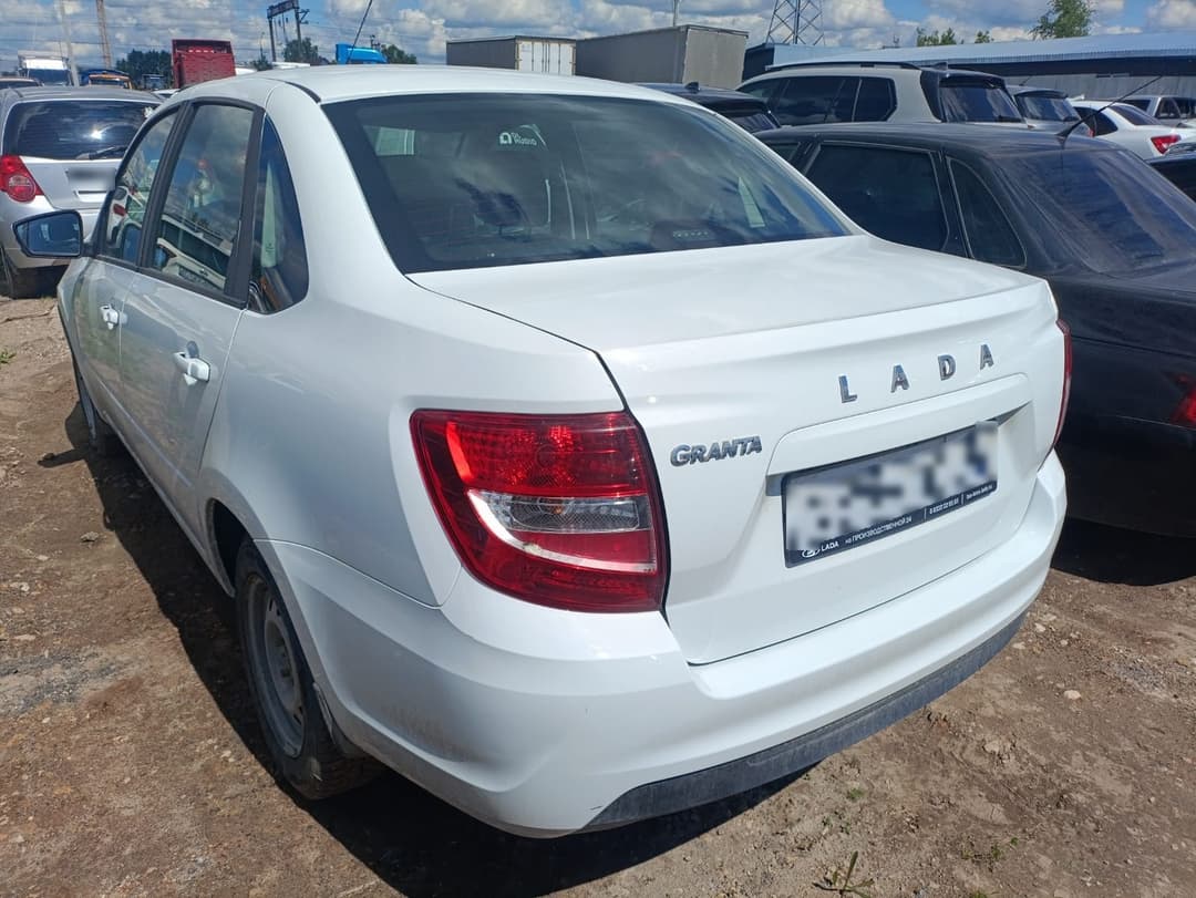 Lada Granta седан - 4
