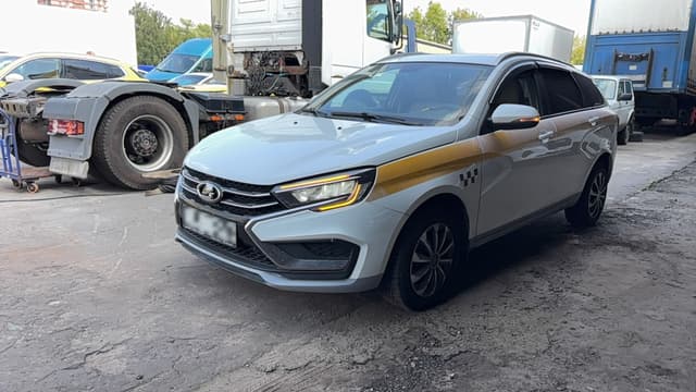 Lada Vesta SW - 1