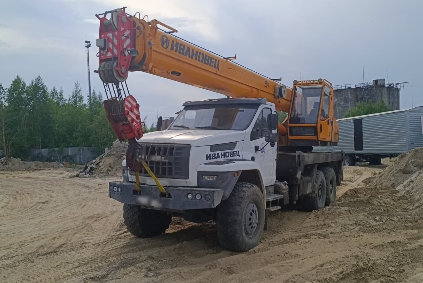 Ивановец КС-45717 на шасси URAL 4320 6x6 Автокран - 1