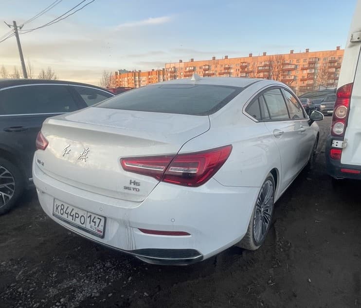 Hongqi H5 - 3